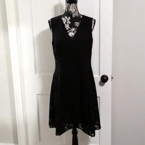 🖤White House Black Market🖤 - Black Fit & Flare Lace Cocktail Dress - Picture 2 of 15